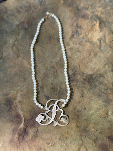 Vintage L pearl necklace