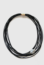 Load image into Gallery viewer, Wire necklace with Baroque
